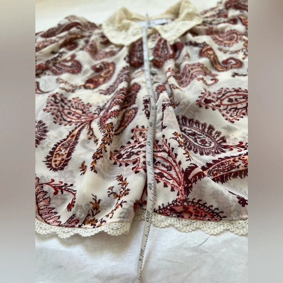 The Bright Side by Rocky Barnes Paisley Lace Button Front Crop Top Blouse Size L - Picture 8 of 11